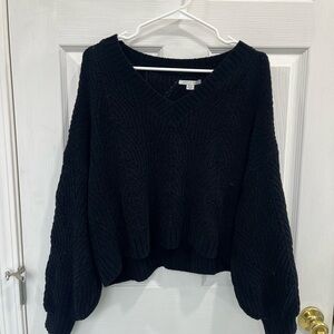 AE Black V-Neck Women's Cropped Sweater